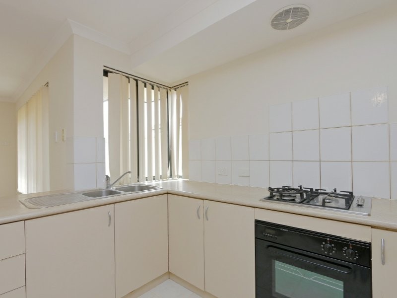 2/14 Crawford Street, Cannington WA 6107