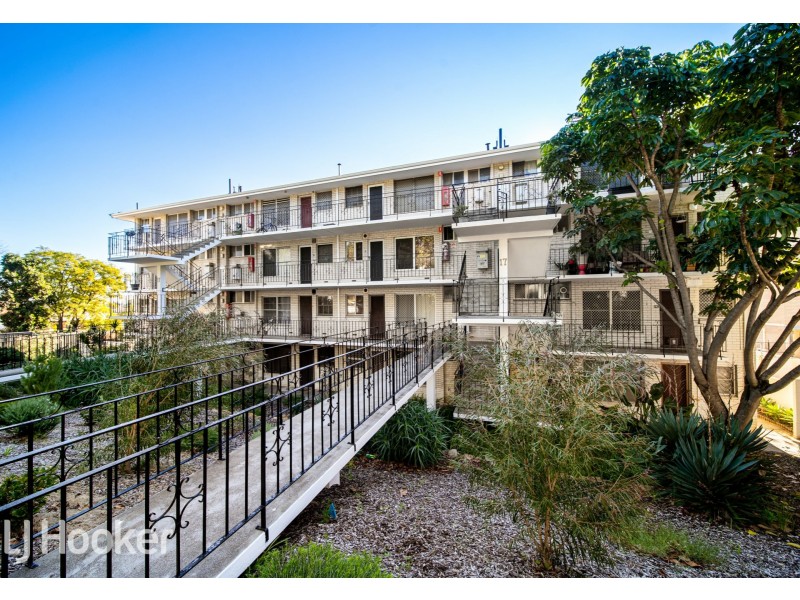 2/17 King George Street, Victoria Park WA 6100