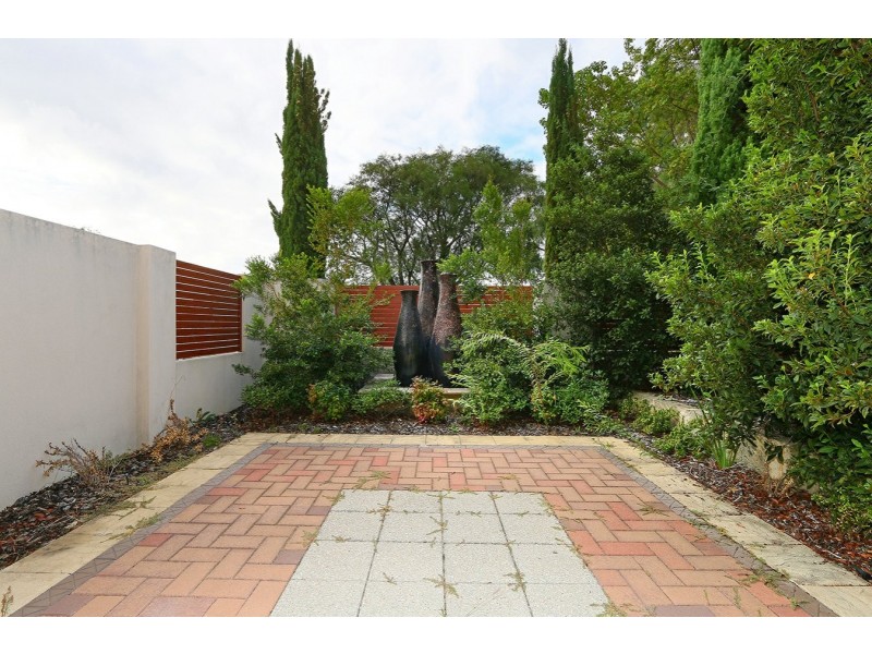 2/125 Hensman Street, South Perth WA 6151