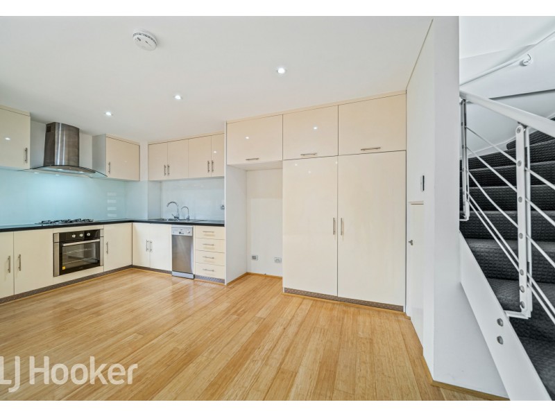 3/6 Oak Street, Cannington WA 6107