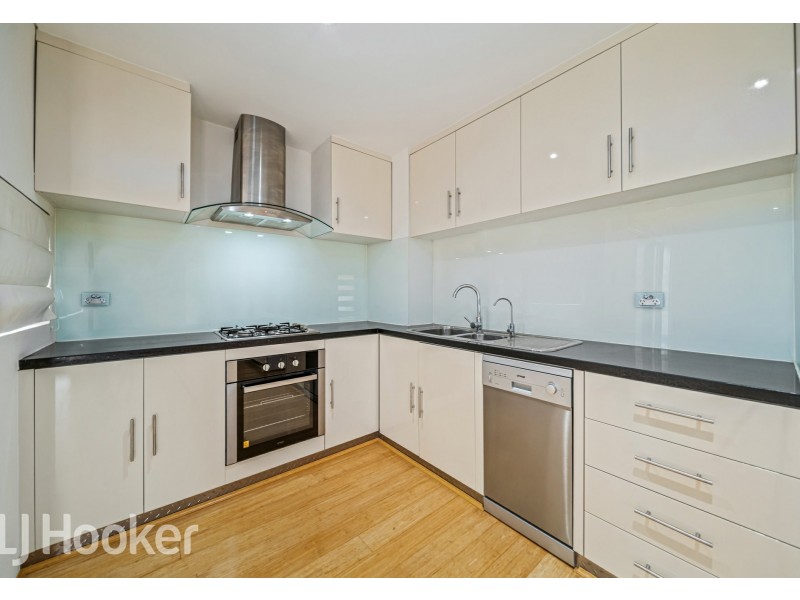 3/6 Oak Street, Cannington WA 6107