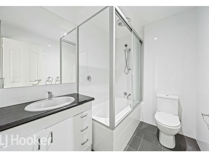 3/6 Oak Street, Cannington WA 6107