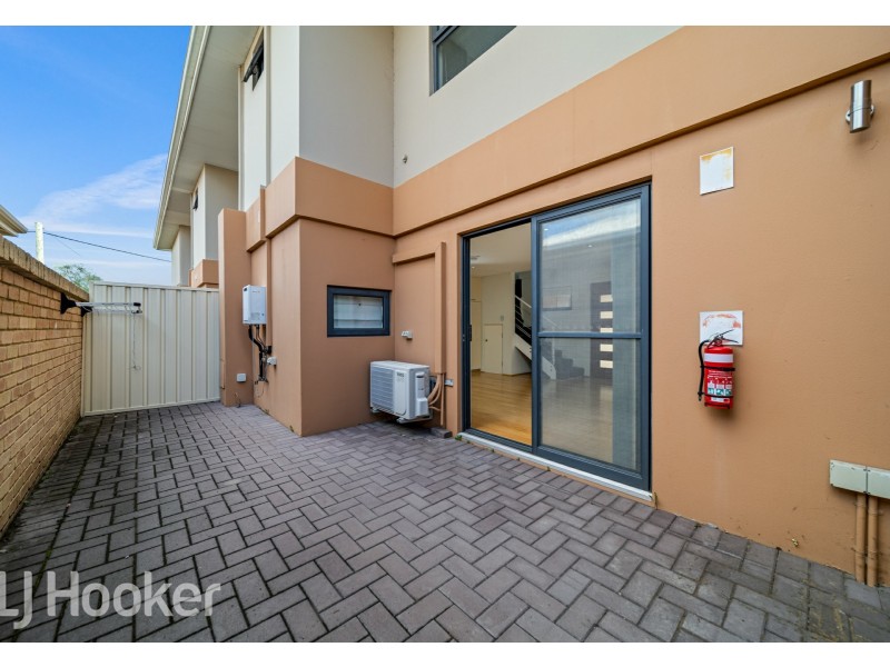 3/6 Oak Street, Cannington WA 6107