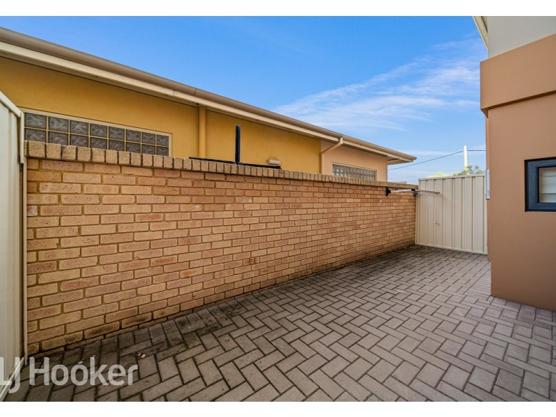 3/6 Oak Street, Cannington WA 6107