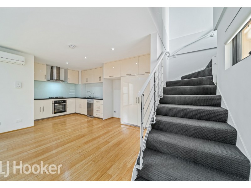3/6 Oak Street, Cannington WA 6107