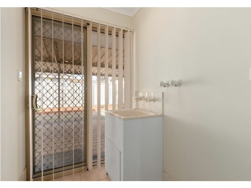 2 Griffin Close, Langford WA 6147