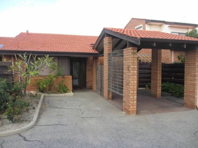 2/4 Chich Place, Cannington WA 6107