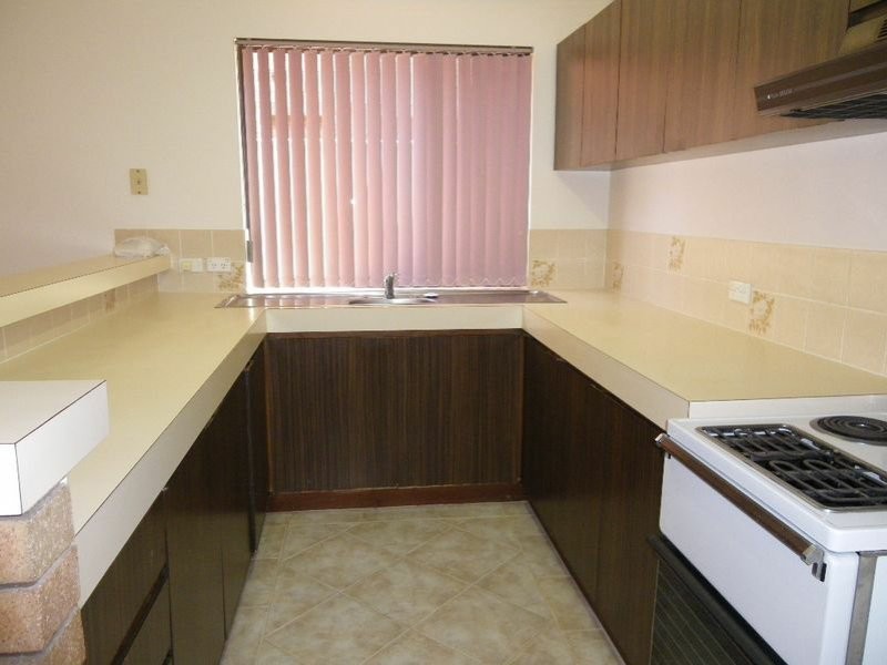 2/4 Chich Place, Cannington WA 6107