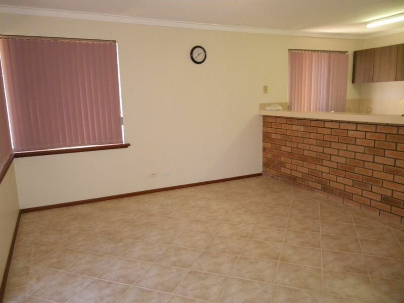 2/4 Chich Place, Cannington WA 6107