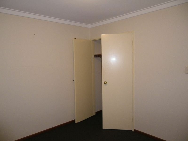 2/4 Chich Place, Cannington WA 6107