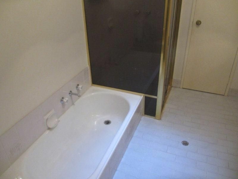 2/4 Chich Place, Cannington WA 6107