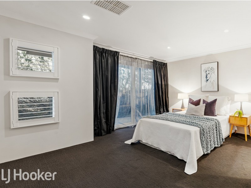 8 Barrington Avenue, Champion Lakes WA 6111