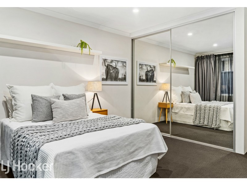 8 Barrington Avenue, Champion Lakes WA 6111