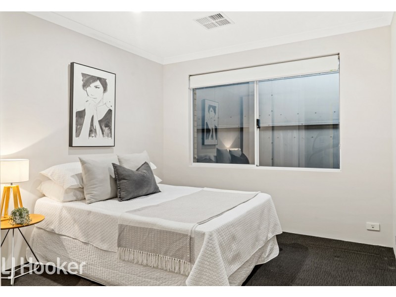 8 Barrington Avenue, Champion Lakes WA 6111