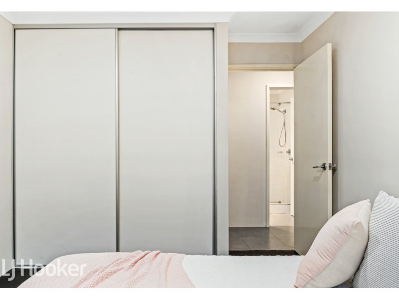 8 Barrington Avenue, Champion Lakes WA 6111