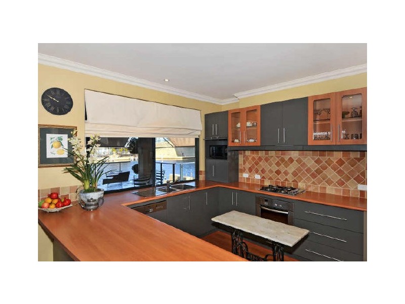 4 Bermuda Place, Halls Head WA 6210