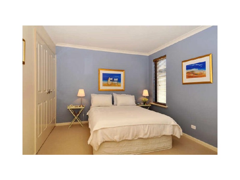 4 Bermuda Place, Halls Head WA 6210