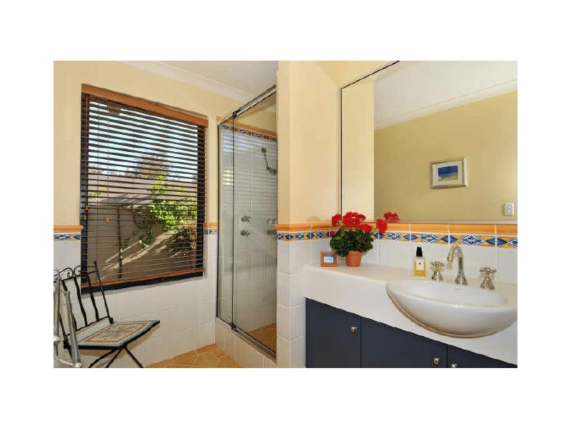 4 Bermuda Place, Halls Head WA 6210