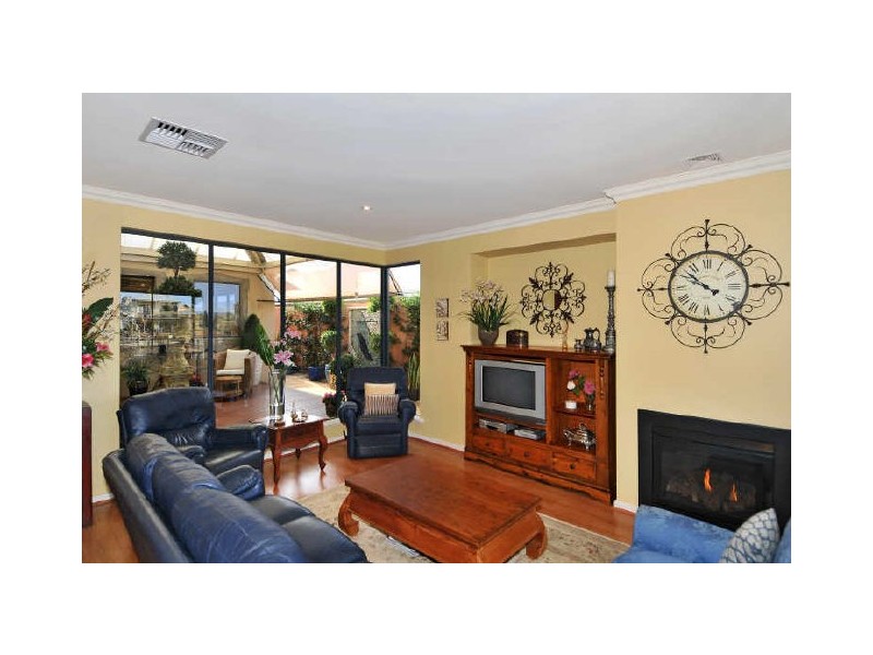 4 Bermuda Place, Halls Head WA 6210