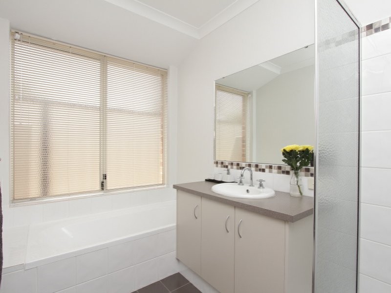 2/35 Langley Road, Bayswater WA 6053