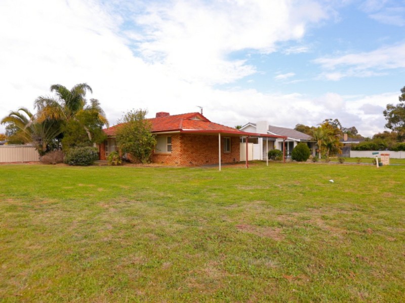 7 Devine Street, Maddington WA 6109