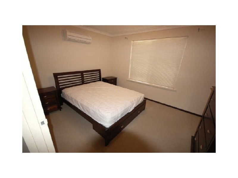 2A Grantham Place, Carlisle WA 6101