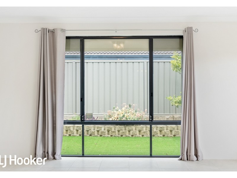 17 Reginald Street, Queens Park WA 6107