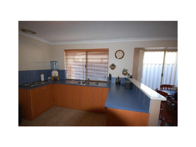 13 Spoonbill Place, Queens Park WA 6107