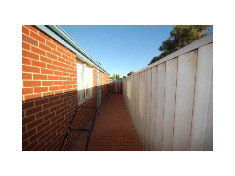 13 Spoonbill Place, Queens Park WA 6107