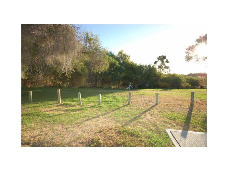 13 Spoonbill Place, Queens Park WA 6107