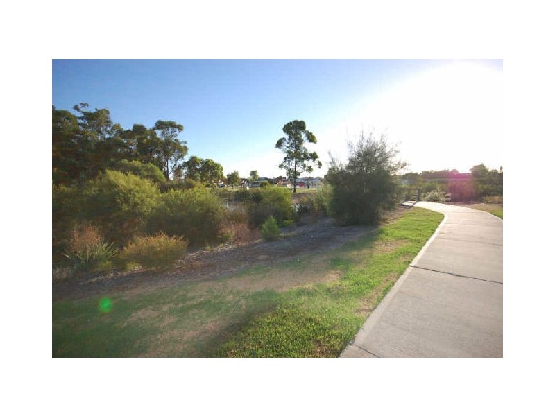 13 Spoonbill Place, Queens Park WA 6107