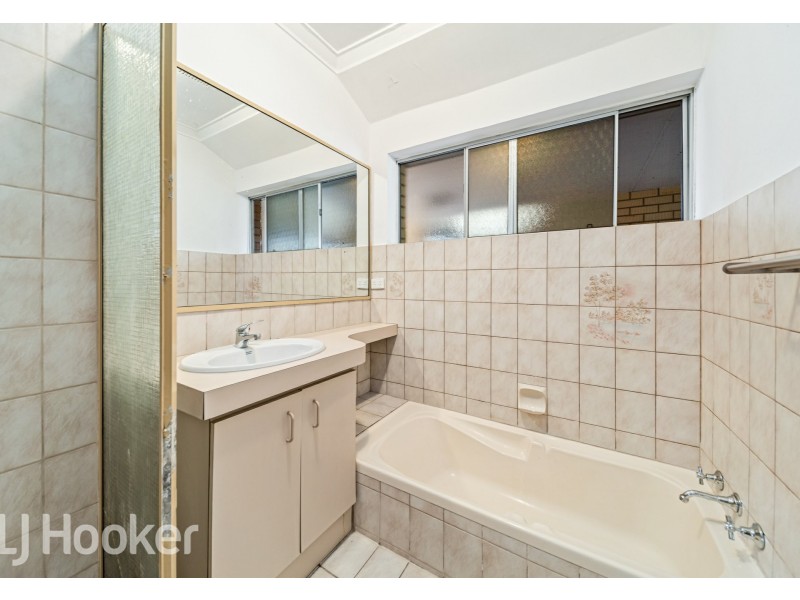 10 Wellington Street, Queens Park WA 6107