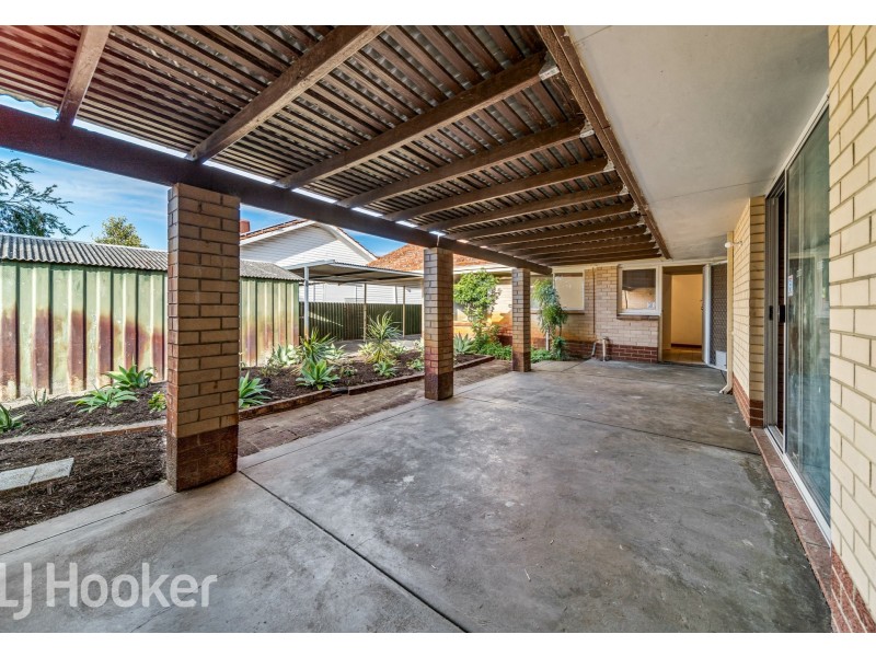 10 Wellington Street, Queens Park WA 6107