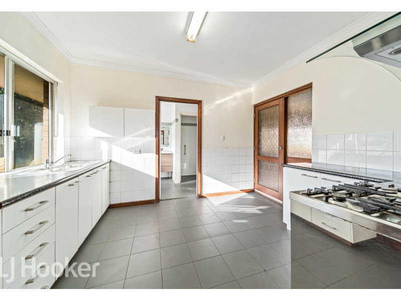 10 Wellington Street, Queens Park WA 6107