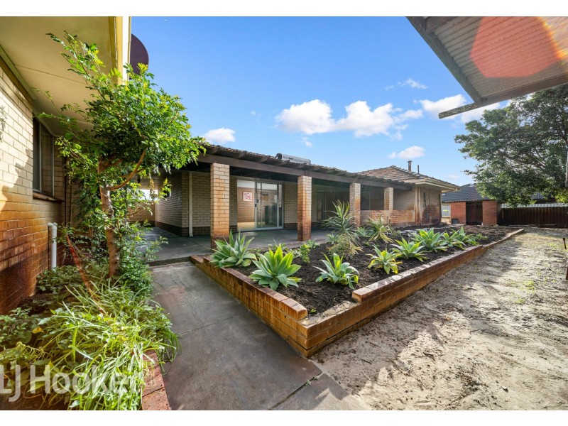 10 Wellington Street, Queens Park WA 6107