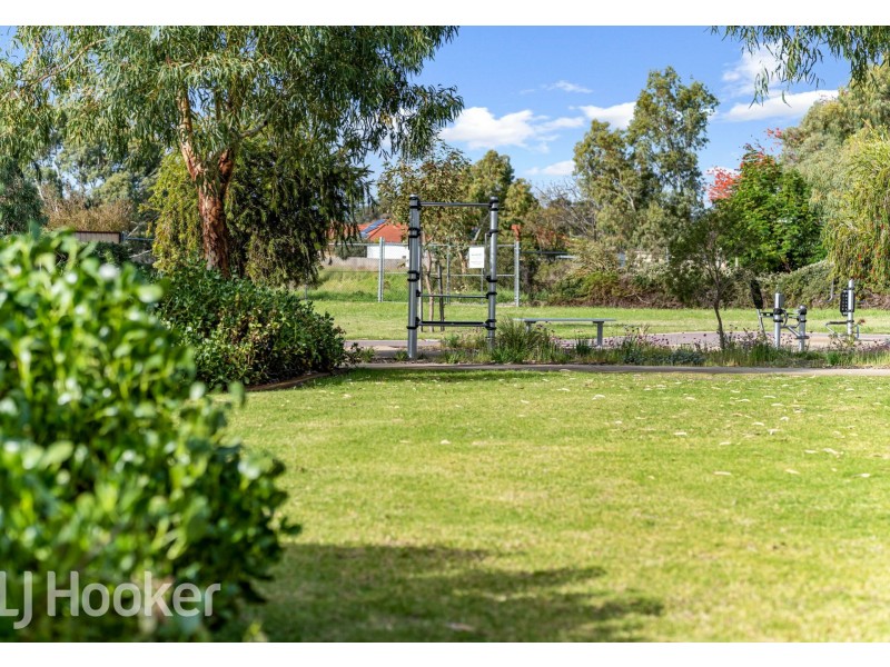 10 Wellington Street, Queens Park WA 6107