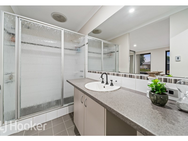 19 Retchford Way, Queens Park WA 6107