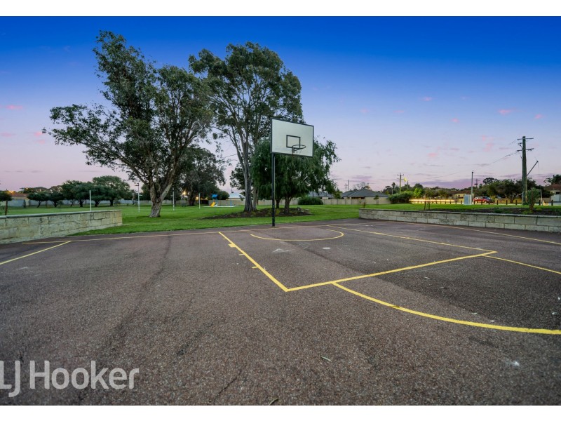 19 Retchford Way, Queens Park WA 6107