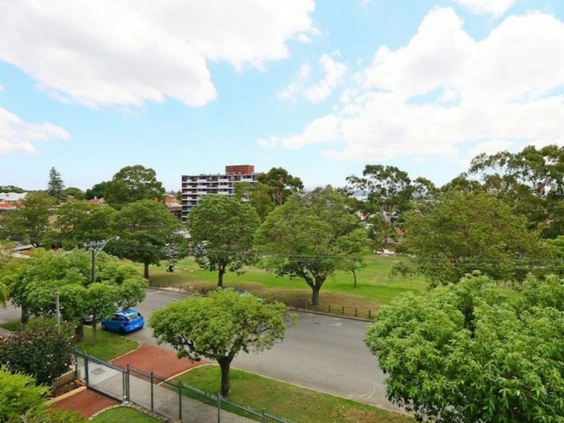 10/125 Gloucester Street, Victoria Park WA 6100