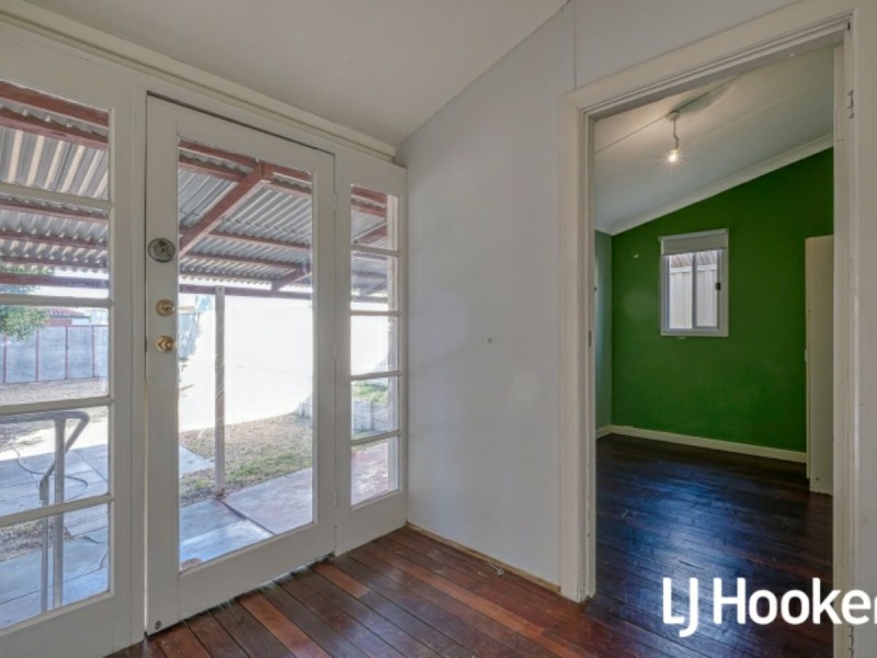 4 Lamb Avenue, Bentley WA 6102