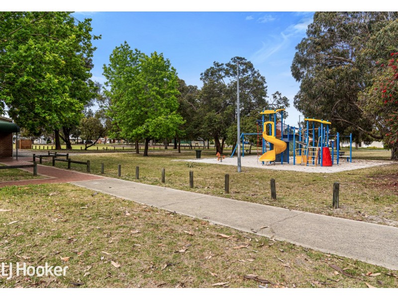 4 Edgeware Street, Lynwood WA 6147