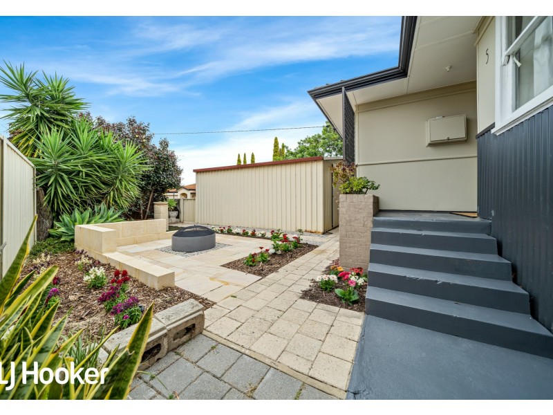 5 Ball Place, Queens Park WA 6107
