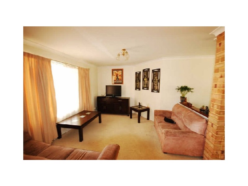 8 Rochester Avenue, Beckenham WA 6107