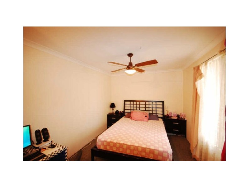 8 Rochester Avenue, Beckenham WA 6107