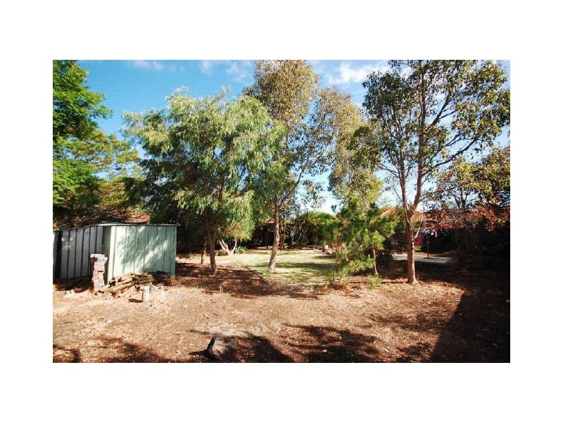 8 Rochester Avenue, Beckenham WA 6107