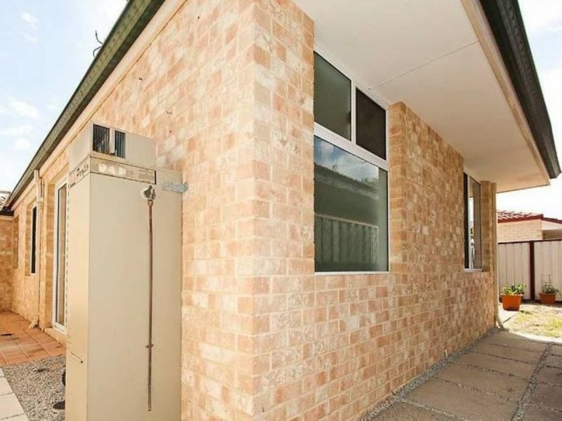 2/19 Bickley Road, Cannington WA 6107