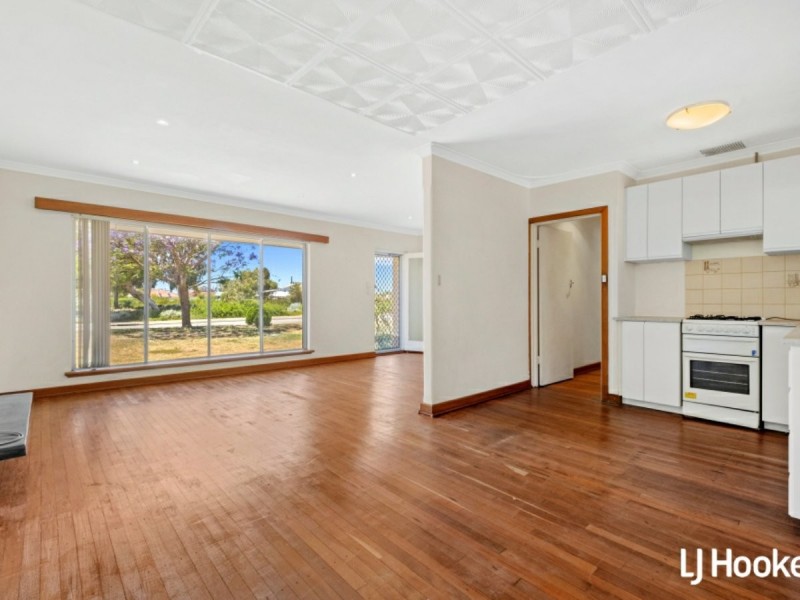 10 Wellington Street, Queens Park WA 6107