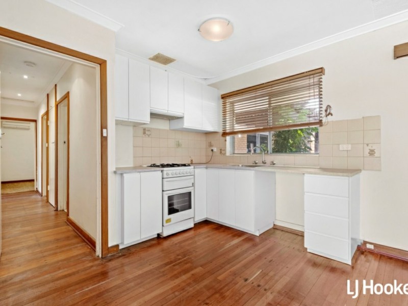 10 Wellington Street, Queens Park WA 6107