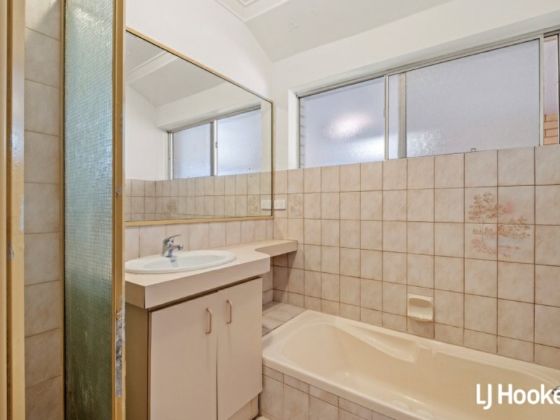 10 Wellington Street, Queens Park WA 6107