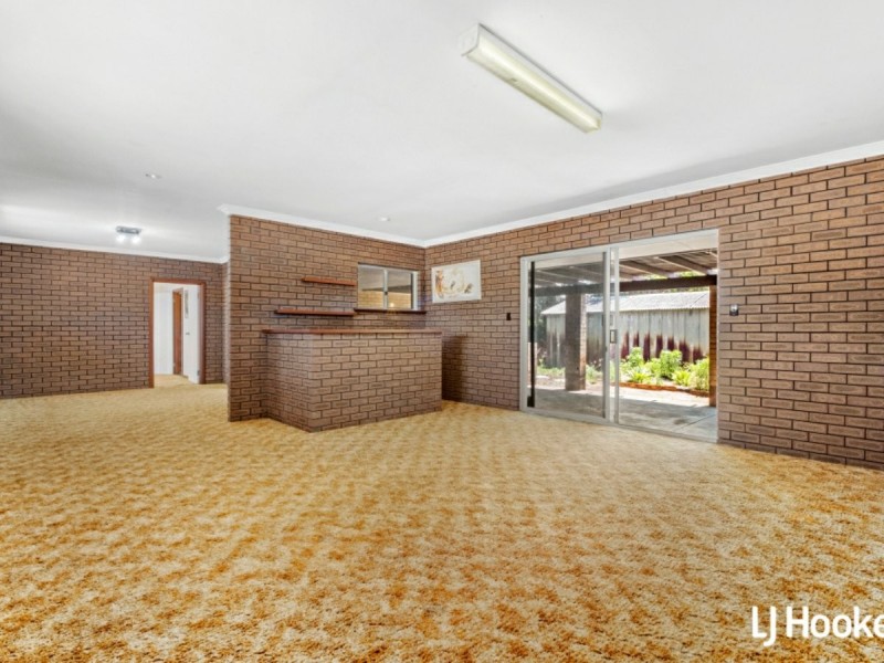 10 Wellington Street, Queens Park WA 6107